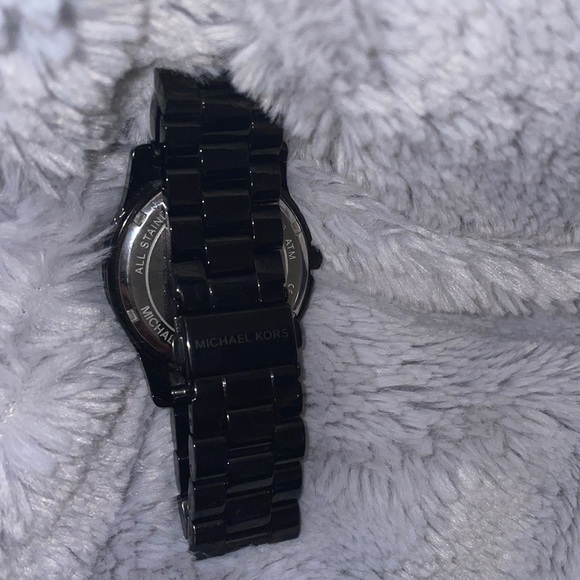 Michael Kors Men’s Watch with Blue Face - Picture 5 of 5